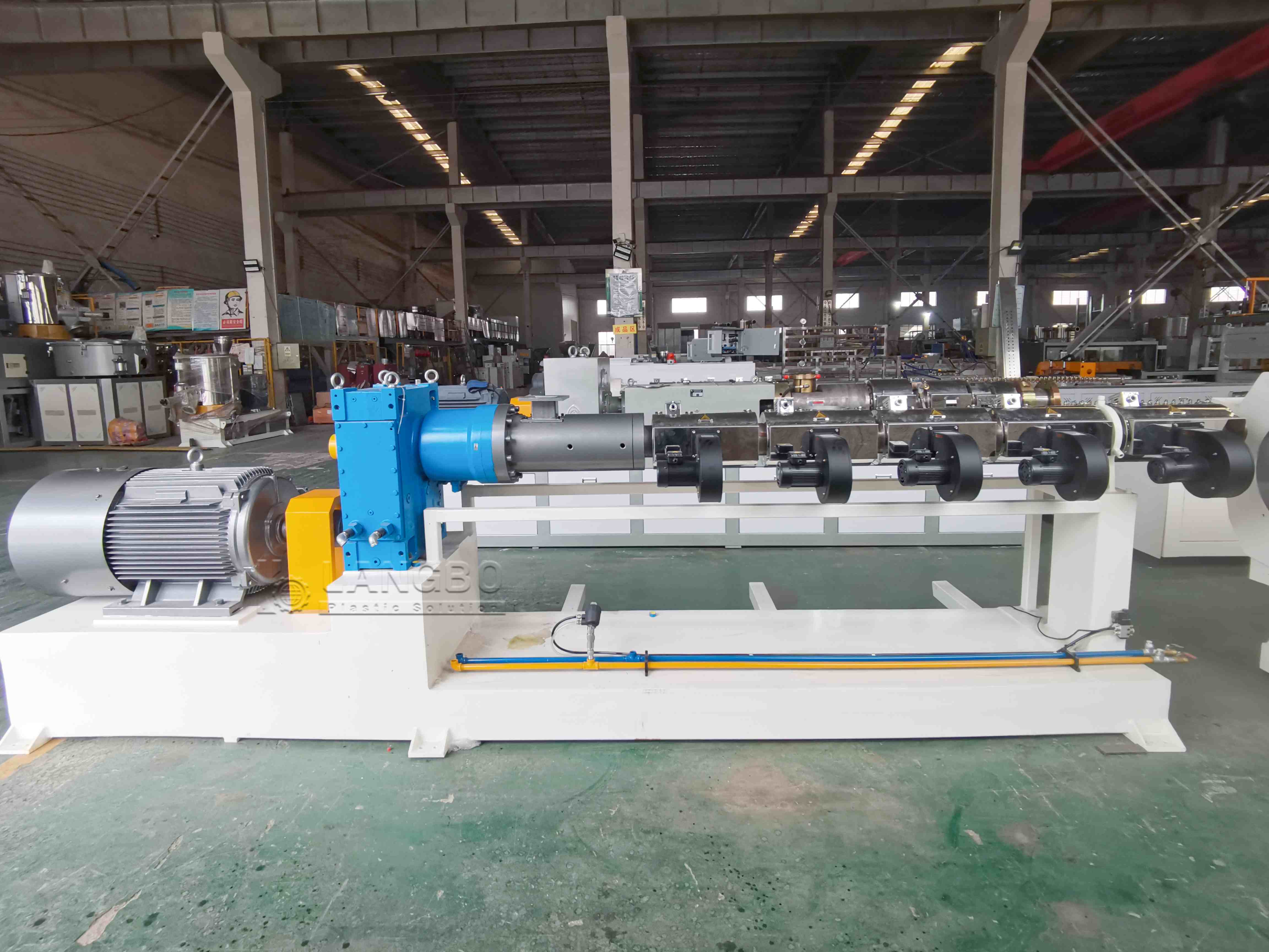 กรณี บริษัท ล่าสุดเกี่ยวกับ สายการอัดรีดท่อ HDPE สำหรับการผลิตท่อน้ำประปาในเยเมน
