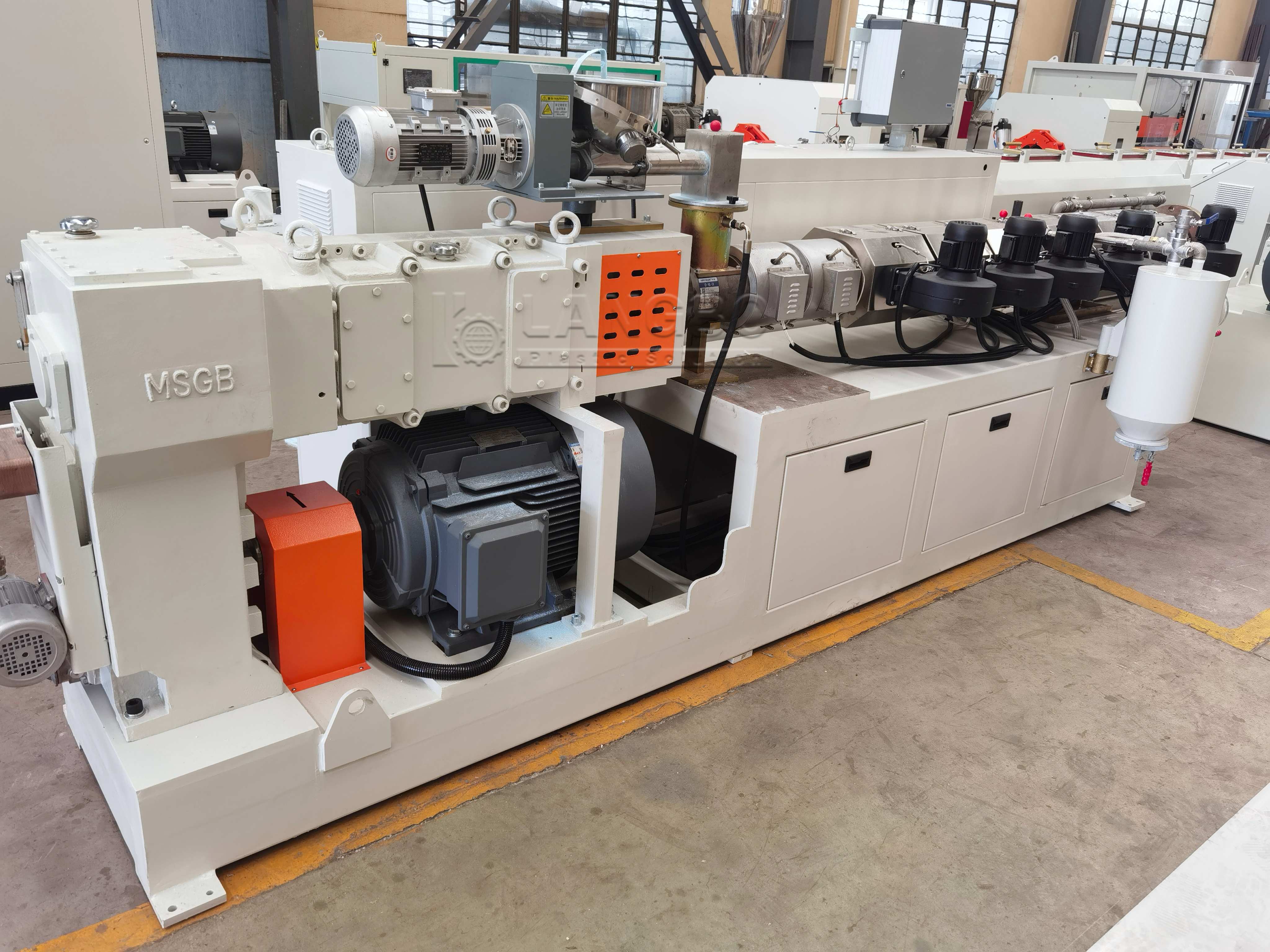 กรณี บริษัท ล่าสุดเกี่ยวกับ PVC Pipe Extrusion Line Project for Infrastructure Pipe Manufacturing in Algeria