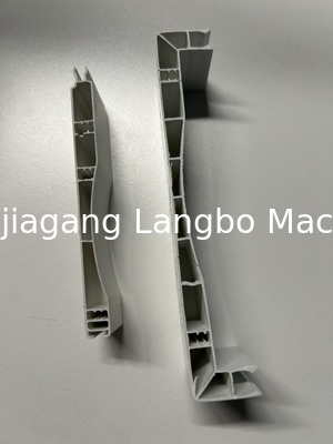 คุณภาพ  51/105 22kw Curtain PVC Profile Extrusion Line Conical Twin Screw โรงงาน