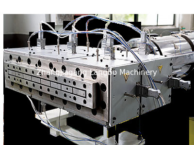 PVC โปรไฟล์บอร์ด Extruder รั้วผูกรัด Strip PC หุ้มแผ่น extrusion การทําเครื่อง