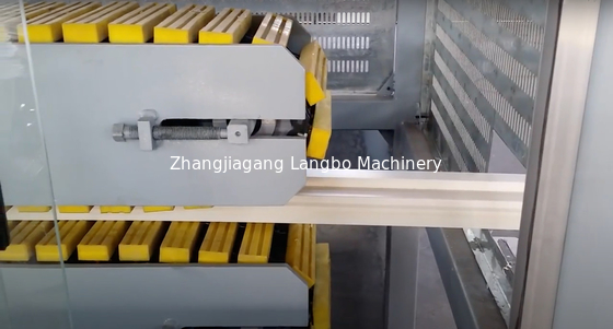 สายขัดกรอบหน้าต่าง PVC ด้วยพลังงานมอเตอร์ 22KW และขนาดโปรไฟล์ตามแผน