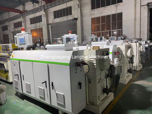 เครื่องผลิตท่อ PVC พลังงานสูง 150 - 250KG / H