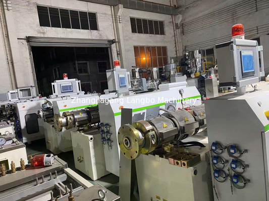 เครื่องผลิตท่อ PVC พลังงานสูง 150 - 250KG / H