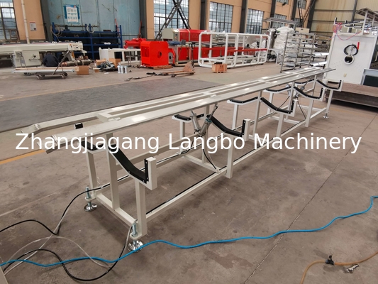 สายการอัดรีดท่อพีวีซีระบายความร้อนด้วยอากาศด้วยอัตราส่วน 30:1 L/D และกำลังมอเตอร์ 37KW