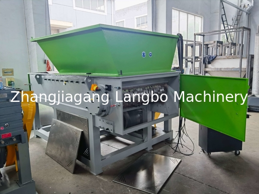เครื่องย่อยเพลาเดี่ยวสำหรับก้อนพลาสติกละลาย 110KW