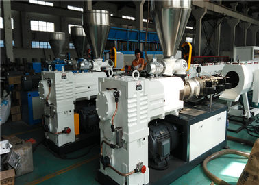 เครื่องอัดรีดท่อพลาสติกพีวีซีอัตโนมัติท่อคู่ทำเส้นผ่านศูนย์กลางท่อ 16-50 มม