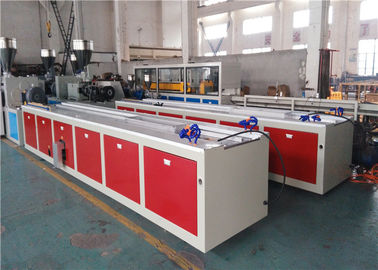 150KG / H พีวีซีโปรไฟล์ Extrusion Line พร้อม Plc Touch Screen Control ประหยัดพลังงาน