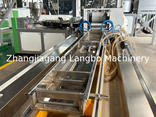 Co Outdoor Wpc Extrusion Line With 3D Embossing สายการผลักดัน Wpc ภายนอกที่มีการพิมพ์ 3 มิติ