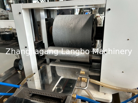 Co Outdoor Wpc Extrusion Line With 3D Embossing สายการผลักดัน Wpc ภายนอกที่มีการพิมพ์ 3 มิติ