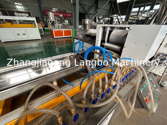 Co Outdoor Wpc Extrusion Line With 3D Embossing สายการผลักดัน Wpc ภายนอกที่มีการพิมพ์ 3 มิติ