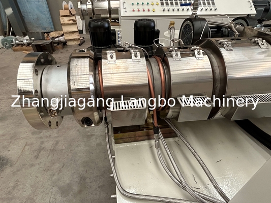 สายการอัดรีดท่อ PVC สกรูคู่ทรงกรวย 80/173 พร้อมเอาต์พุต 600 กก. / ชม