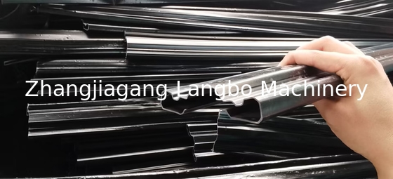 สายการอัดรีดโปรไฟล์กระดานข้างก้น Pvc ขนาด 22kw สกรูคู่ยาว 8 เมตร