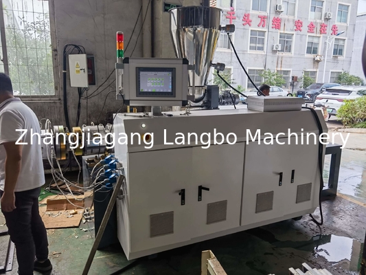 ระบบคอมพิวเตอร์ควบคุม PVC ราคา tag โปรไฟล์ extrusion เส้นสําหรับคุณภาพที่คง