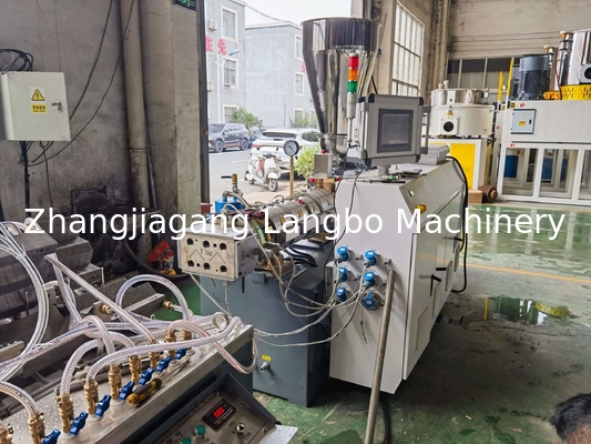 โรงงานท้องถิ่น เครื่องทําโปรไฟล์ PVC เครื่องจักรพลาสติก โปรไฟล์ PVC สายการผลิต
