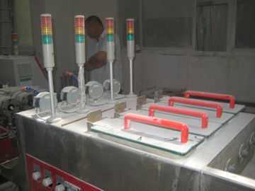 เครื่องผลิตท่อพีวีซีสี่เส้นที่ทนทาน 250KG / H / 350KG / H ความจุ Double Screw