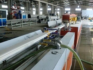 350KG / H ความจุ เครื่อง extruder PVC สําหรับสายการผลิตโปรไฟล์พลาสติก