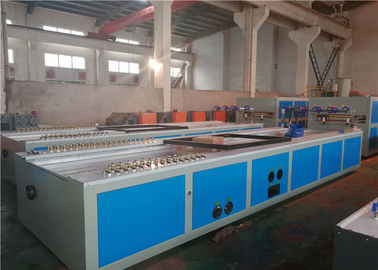 เครื่องผลิตพลาสติกผนังเพดาน PVC ที่มีผลผลิตสูง