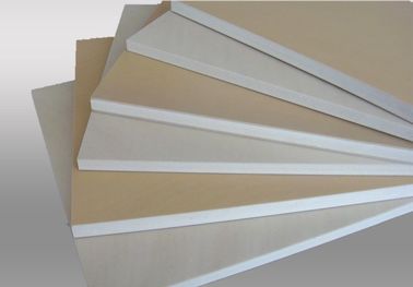 สายการผลิตแผ่นเพดาน PVC เครื่องบดอัตโนมัติ สําหรับการผลิตแผ่นพลาสติก