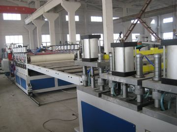 แผ่นสกรีนคู่ PVC Foam Board Extrusion Line 600 กก. / ชม. กำลังการผลิตสูง