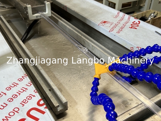 ขายปลีก PVC Tag Profile การทําเครื่องจักรกับการออกแบบสกรูที่สามารถปรับแต่งได้ Twin Screw And Barrel