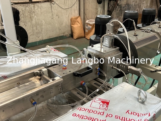 ขายปลีก PVC Tag Profile การทําเครื่องจักรกับการออกแบบสกรูที่สามารถปรับแต่งได้ Twin Screw And Barrel