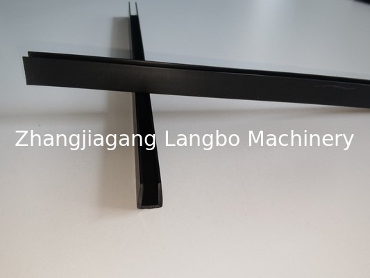 ขายปลีก PVC Tag Profile การทําเครื่องจักรกับการออกแบบสกรูที่สามารถปรับแต่งได้ Twin Screw And Barrel