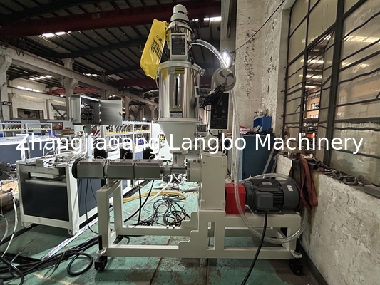 อัตโนมัติพลาสติก Extrusion ดีที่สุด 22KW PVC Profiles สายการผลิตด้วย 80/156 conical twin screw extruder