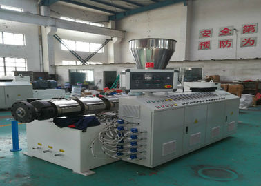 คอมพิวเตอร์ควบคุมเครื่องอัดรีดท่อพลาสติกพีวีซี Twin Screw Pvc Tube Making