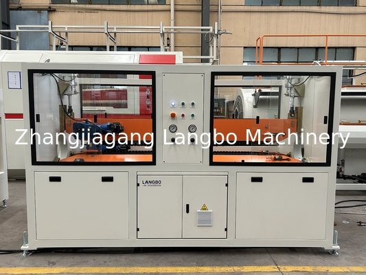 การระบายน้ํา PVC สายการผลิตท่อด้วย 80/156 Extruder และ Socketing เครื่อง