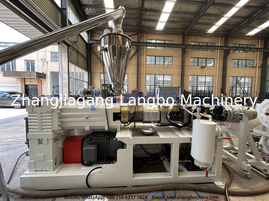 การระบายน้ํา PVC สายการผลิตท่อด้วย 80/156 Extruder และ Socketing เครื่อง