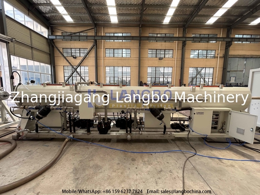 การระบายน้ํา PVC สายการผลิตท่อด้วย 80/156 Extruder และ Socketing เครื่อง
