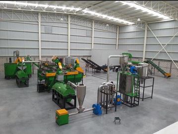 Parallel Twin Screw Extruder เม็ดพลาสติกรีไซเคิล Granulator Machine Pull Strap Pelletizer