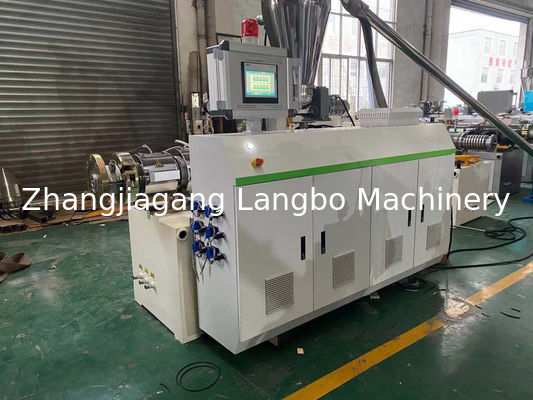 พาวเดอร์และสารเสริม PVC ใช้เครื่องจักร extruder ท่อ PVC สําหรับท่อประปา