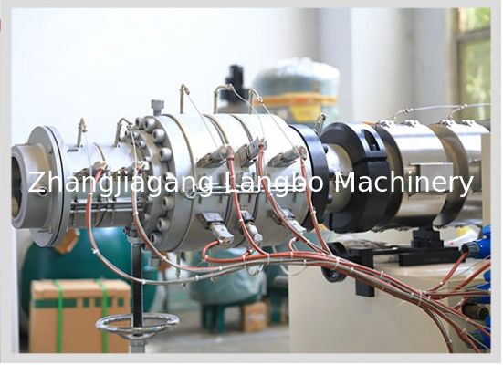 เครื่องผลิตพลาสติกพลาสติกอัตโนมัติท่อ extrusion ด้วย SIEMENS หรือ SCHNIDER Contactor และ 65/132 กว้างสกรู