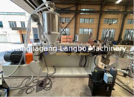 พลาสติก PVC PE เรียบเรียบแข็งยืดหยุ่นอ่อนท่อ extruder การทําเครื่อง