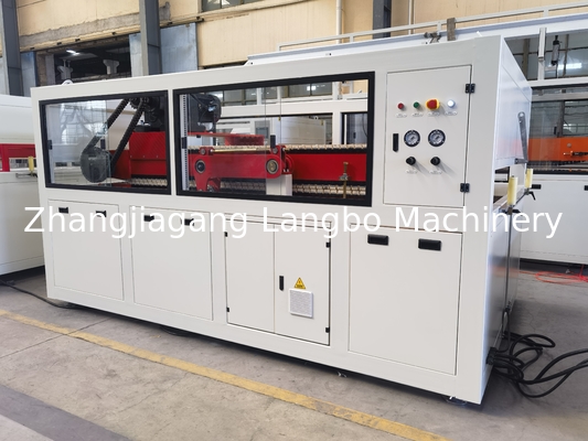สายการผลิตเครื่องทําโปรไฟล์กรอบประตูและหน้าต่างพลาสติก PVC รวมถึงเครื่อง extruder เครื่องทําแผ่นกว้าง PVC