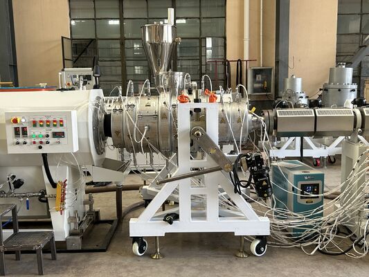 Motor Plastic Extruder HDPE Pipe Extrusion Production Line เครื่องขีดขีด