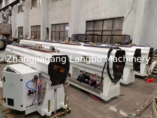 เครื่องผลิตพลาสติกพลาสติกอัตโนมัติท่อ extrusion ด้วย SIEMENS หรือ SCHNIDER Contactor และ 65/132 กว้างสกรู