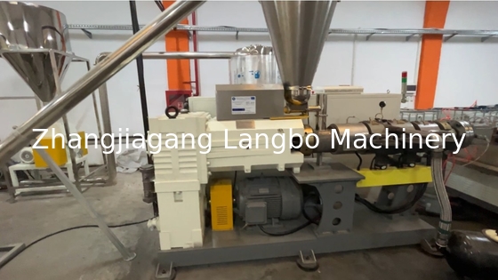 PVC WPC โคนิก Twin Double Screw Extruder Line สําหรับโปรไฟลพลาสติก