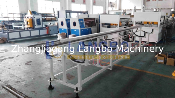 พลาสติก PVC CPVC UPVC น้ําไฟฟ้าท่อท่อ Tube Extrusion เครื่องผลิตสายกับ Extruder ดึงออกตัด