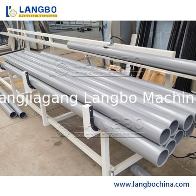 เครื่องจักรพลาสติก PVC ทำท่อน้ำ เครื่องรีดท่อพร้อมระบบควบคุมอัตโนมัติ