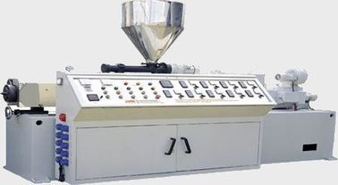 Ø20-50mm PVC Extrusion Line ท่อ 250 กก. / H พลาสติกทำท่อเครื่องจักรอัตโนมัติ