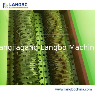 เครื่องบดขวด PET พลาสติกสำหรับอุตสาหกรรม สำหรับรีไซเคิลยางรถยนต์ พาเลทไม้ และยาง