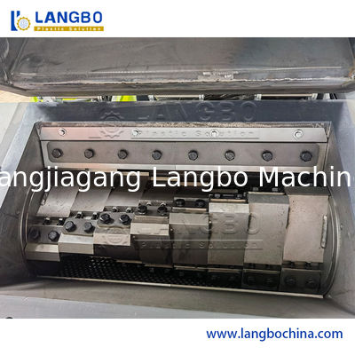 เครื่องบดพลาสติกรีไซเคิลทรงพลัง ปรับการปล่อยได้ 500-1000 กก./ชม. สำหรับท่อพลาสติก