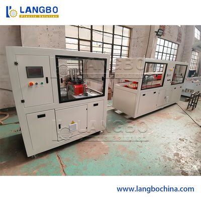 สายการผลิต Extrusion Profile PVC ขนาดใหญ่ 300MM ขนาดโปรไฟล์ 250KG / H กำลังการผลิต