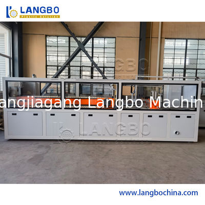 150KG / H พีวีซีโปรไฟล์ Extrusion Line พร้อม Plc Touch Screen Control ประหยัดพลังงาน