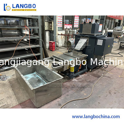 สกรูเดี่ยว Extruder พลาสติกรีไซเคิลเครื่องบดย่อยความจุ 150kg / H