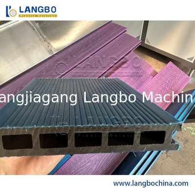 สายการผลิต Extrusion ของ CE WPC ขนาด 100 - 150KG / H กำลังการผลิตสูง