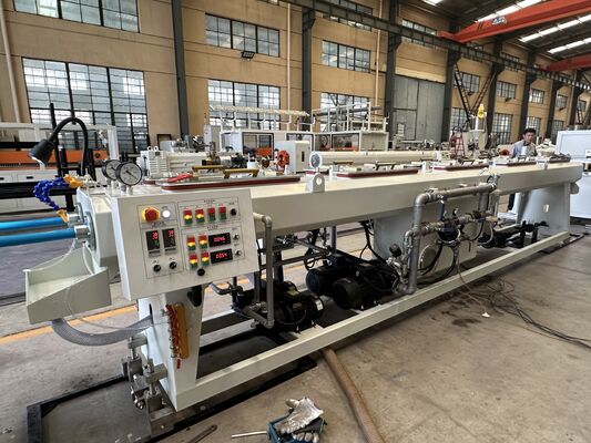 เครื่องทําท่อสกรูคู่ PLC Touch Screen