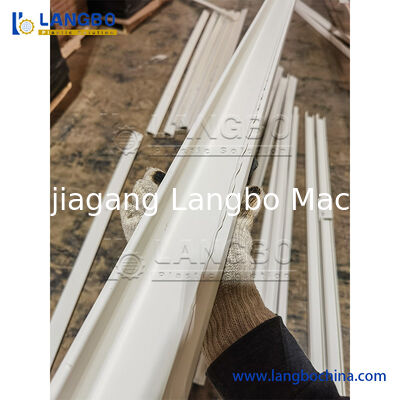 55/110 โคนิค Twin Screw Extruder PVC Profile Extrusion Line สําหรับ 1180 มิลลิเมตร คาเบิ้ลทรูม ด้วยพลังงานมอเตอร์ 22KW